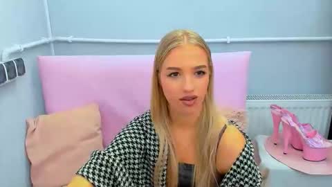 Snapshot of evettegold chatting on 09-17-25, 03:24 Eve online show from 09-17-25, 03:24