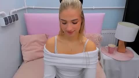 Snapshot of evettegold chatting on 09-27-25, 02:33 Eve online show from 09-27-25, 02:33