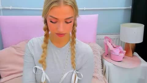 Snapshot of evettegold chatting on 10-14-25, 03:35 Eve online show from 10-14-25, 03:35