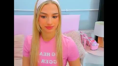 Snapshot of evettegold chatting on 10-22-25, 03:56 Eve online show from 10-22-25, 03:56