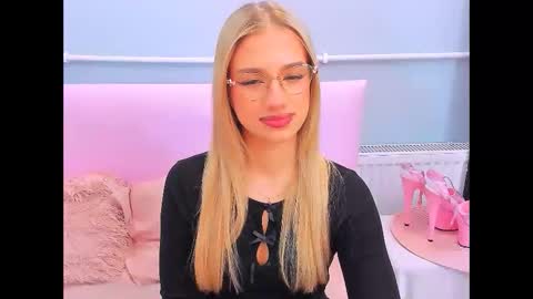 Snapshot of evettegold chatting on 01-10-26, 04:09 Eve online show from 01-10-26, 04:09