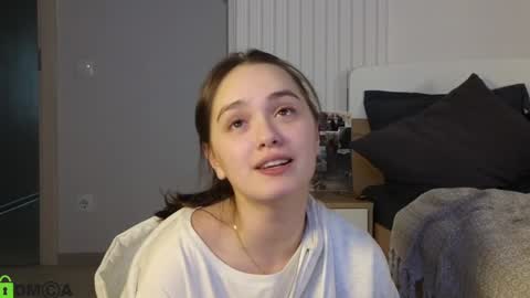 Snapshot of evi_woow chatting on 02-02-25, 11:32 evi_woow online show from 02-02-25, 11:32
