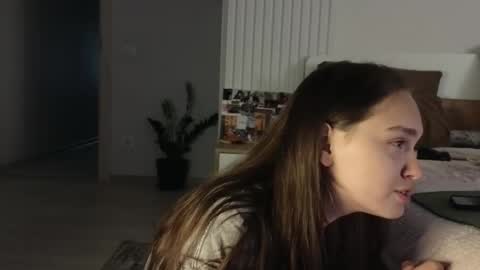 Snapshot of evi_woow chatting on 09-18-25, 12:45 evi_woow online show from 09-18-25, 12:45