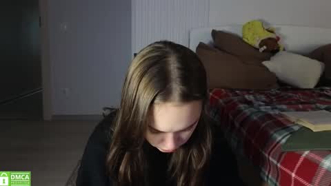 evi_woow online show from 11-18-25, 06:01