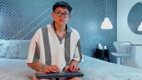 Snapshot of evie_demn chatting on 12-14-25, 08:35 Evie Denm online show from 12-14-25, 08:35