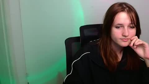 Snapshot of evie_leee chatting on 11-07-25, 02:06 Evie online show from 11-07-25, 02:06