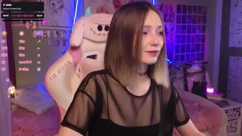 Evie online show from 12-01-25, 10:04