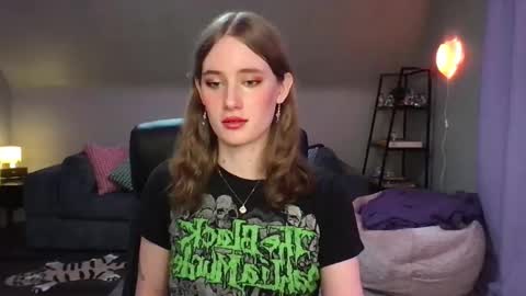 Evie3 online show from 02-25-25, 12:36