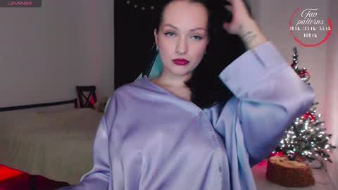 Snapshot of eviik chatting on 12-16-25, 07:30 Lessie online show from 12-16-25, 07:30