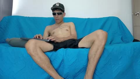 evil_boss1 online show from 06-17-26, 04:41