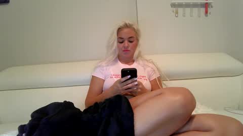 Snapshot of evillers1 chatting on 12-14-24, 01:17 Badblondebunny online show from 12-14-24, 01:17