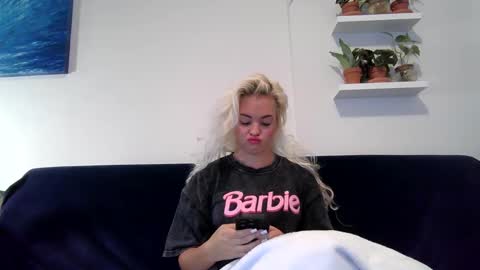 Snapshot of evillers1 chatting on 01-02-25, 11:27 Badblondebunny online show from 01-02-25, 11:27