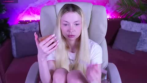 Snapshot of evistarr chatting on 02-02-26, 07:40 Eva online show from 02-02-26, 07:40