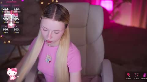 Snapshot of evistarr chatting on 03-06-26, 08:22 Eva online show from 03-06-26, 08:22