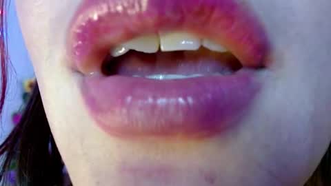 Snapshot of evolethmontenegros chatting on 12-24-24, 06:55 Evoleth online show from 12-24-24, 06:55