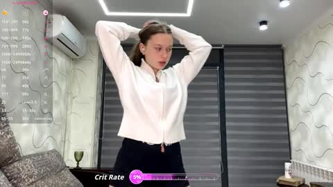 Snapshot of evonnesilvestre chatting on 10-14-25, 03:46 Eva online show from 10-14-25, 03:46