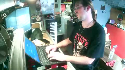 Snapshot of evpierce chatting on 02-19-25, 07:06 EvPierce online show from 02-19-25, 07:06