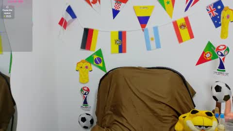 Snapshot of evvaa_moon chatting on 06-24-26, 12:37 evvaa_moon online show from 06-24-26, 12:37