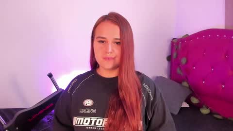 Snapshot of evy_orange1 chatting on 01-28-25, 05:56 EVY online show from 01-28-25, 05:56