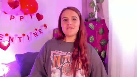 Snapshot of evy_orange1 chatting on 01-31-25, 08:33 EVY online show from 01-31-25, 08:33