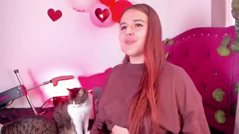 Snapshot of evy_orange1 chatting on 02-08-25, 01:22 EVY online show from 02-08-25, 01:22