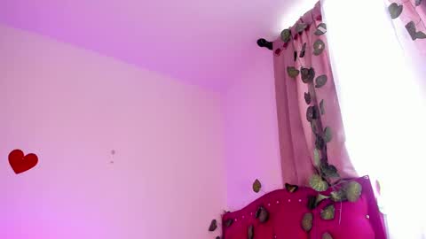 Snapshot of evy_orange1 chatting on 03-03-25, 04:35 EVY online show from 03-03-25, 04:35