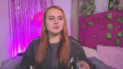 Snapshot of evy_orange1 chatting on 09-14-25, 02:33 EVY online show from 09-14-25, 02:33