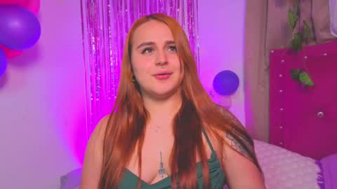 Snapshot of evy_orange1 chatting on 09-21-25, 02:02 EVY online show from 09-21-25, 02:02