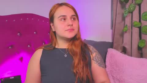 Snapshot of evy_orange1 chatting on 09-26-25, 04:49 EVY online show from 09-26-25, 04:49