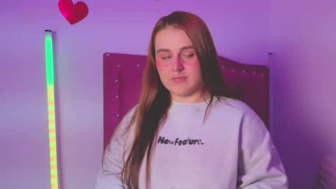 Snapshot of evy_orange1 chatting on 10-10-25, 12:53 EVY online show from 10-10-25, 12:53