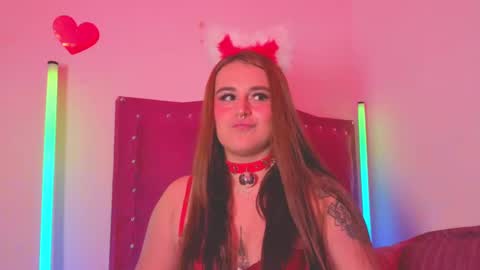 Snapshot of evy_orange1 chatting on 10-16-25, 02:12 EVY online show from 10-16-25, 02:12