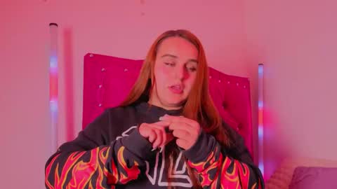 Snapshot of evy_orange1 chatting on 11-17-25, 04:07 EVY online show from 11-17-25, 04:07