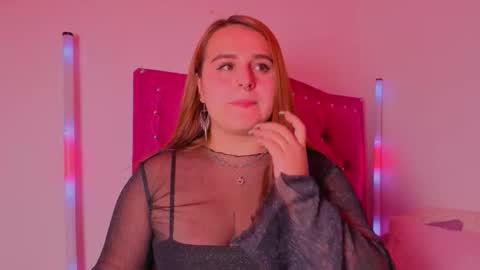 Snapshot of evy_orange1 chatting on 11-18-25, 04:50 EVY online show from 11-18-25, 04:50