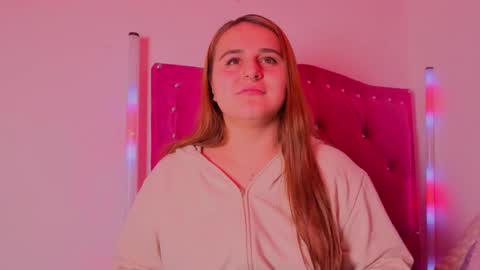 Snapshot of evy_orange1 chatting on 11-20-25, 11:15 EVY online show from 11-20-25, 11:15