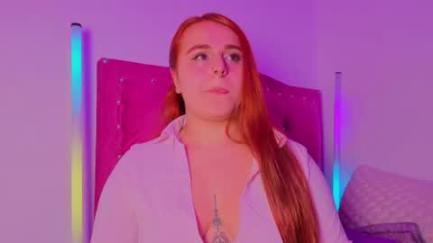 Snapshot of evy_orange1 chatting on 11-27-25, 02:24 EVY online show from 11-27-25, 02:24