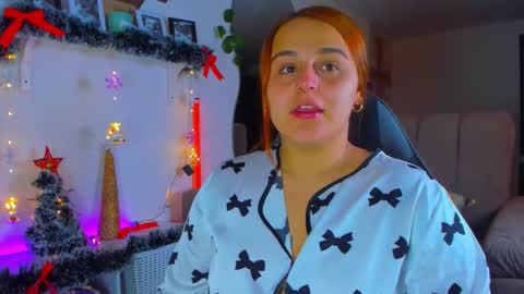 Snapshot of evy_orange1 chatting on 12-14-25, 04:29 EVY online show from 12-14-25, 04:29