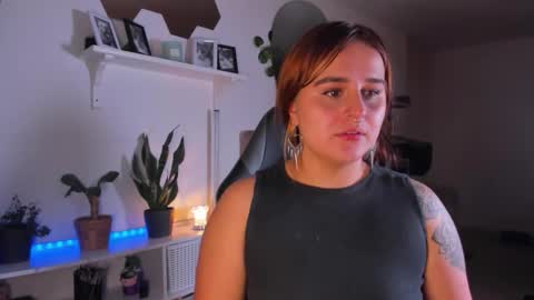 Snapshot of evy_orange1 chatting on 02-05-26, 12:26 EVY online show from 02-05-26, 12:26