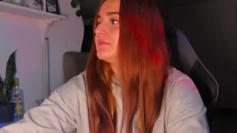 Snapshot of evy_orange1 chatting on 02-12-26, 11:33 EVY online show from 02-12-26, 11:33