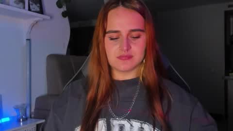 Snapshot of evy_orange1 chatting on 02-14-26, 04:53 EVY online show from 02-14-26, 04:53