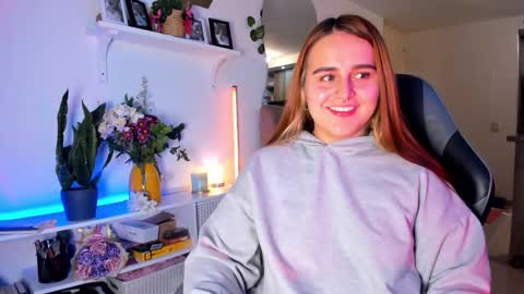 Snapshot of evy_orange1 chatting on 03-05-26, 12:39 EVY online show from 03-05-26, 12:39