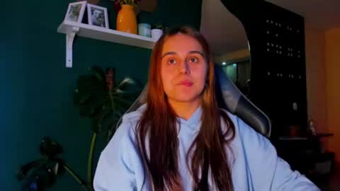 EVY online show from 06-19-26, 01:21