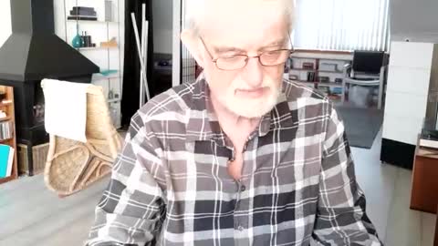 Snapshot of ewaldwillems99 chatting on 02-19-26, 03:08 Naaktloper online show from 02-19-26, 03:08