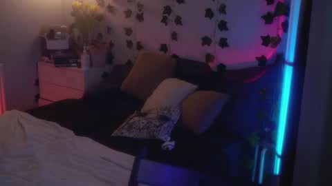 Alyson online show from 03-11-25, 06:19