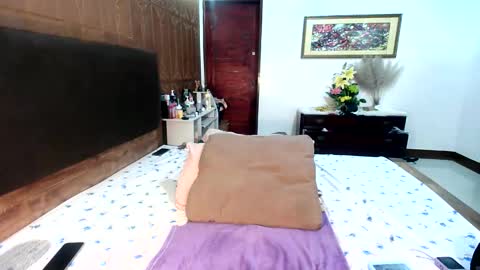 Snapshot of exotic_angel69 chatting on 10-11-25, 02:55 voloptous mommy angel online show from 10-11-25, 02:55