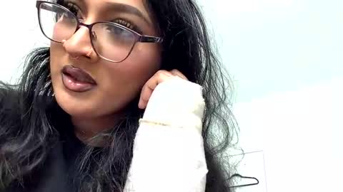 exoticforeignbaby online show from 10-31-25, 09:38