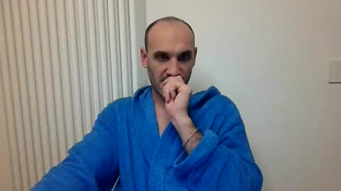 Snapshot of extr0 chatting on 11-28-25, 10:45 Extro online show from 11-28-25, 10:45