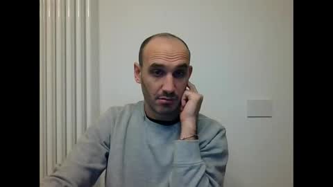 Snapshot of extr0 chatting on 12-13-25, 09:53 Extro online show from 12-13-25, 09:53