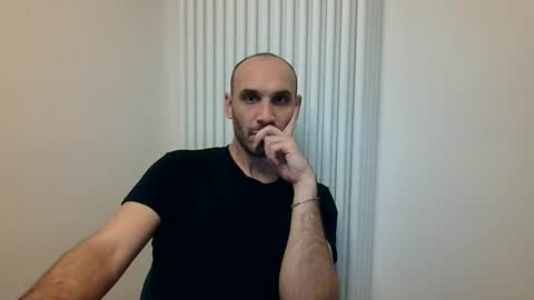 Snapshot of extr0 chatting on 04-03-26, 09:24 Extro online show from 04-03-26, 09:24