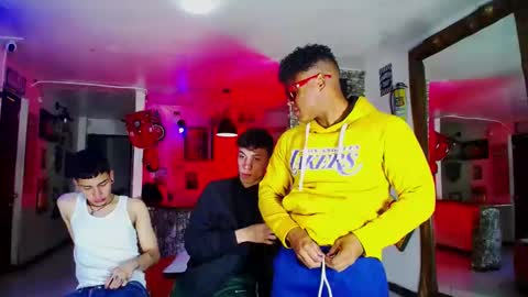 extrangers online show from 01-20-25, 12:18