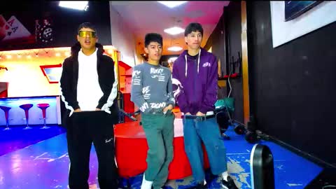 extrangers online show from 10-25-25, 01:07